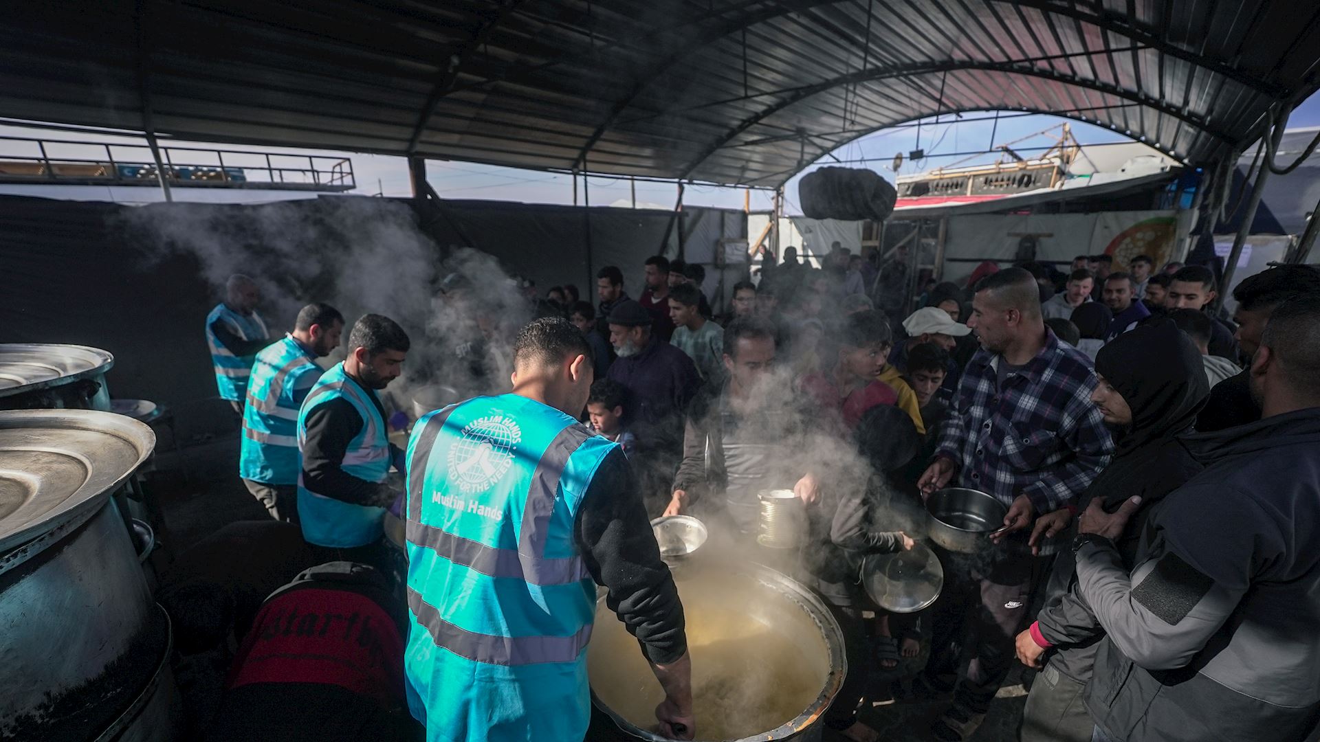 Our partners, WFP staff, distributing hot cooked meals in Gaza