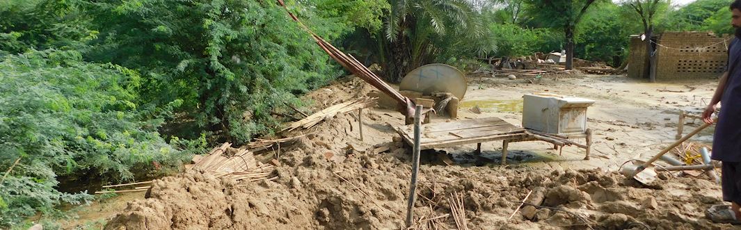 Pakistan’s Floods: Distraught father cries over loss 