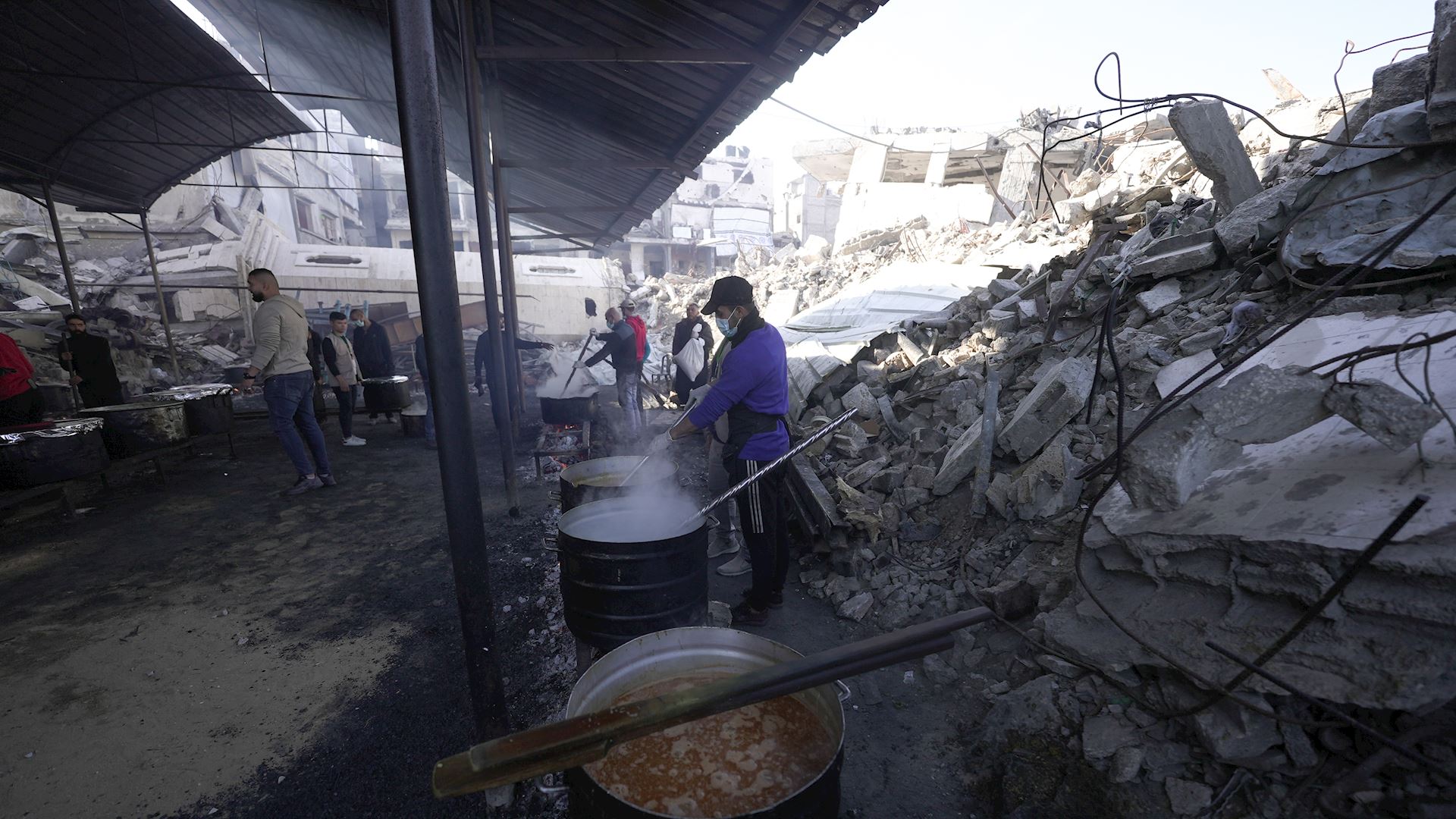 Our partners, WFP staff, cooking hot meals to distribute in Gaza